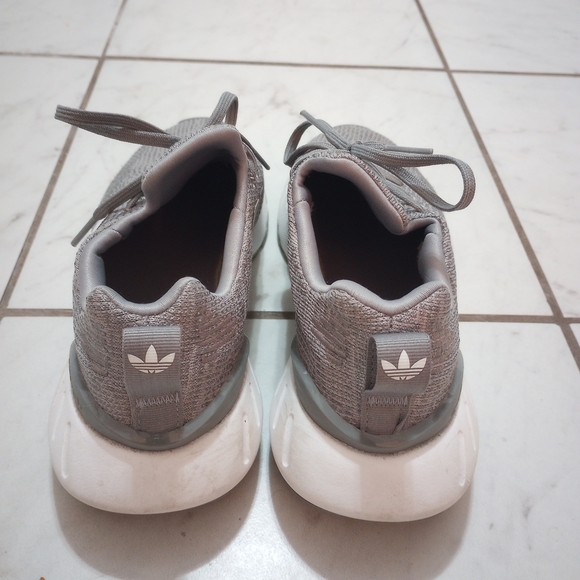 Adidas Gray Swift Run Sneakers with White Accents Size 5.5 Youth - Picture 4 of 9